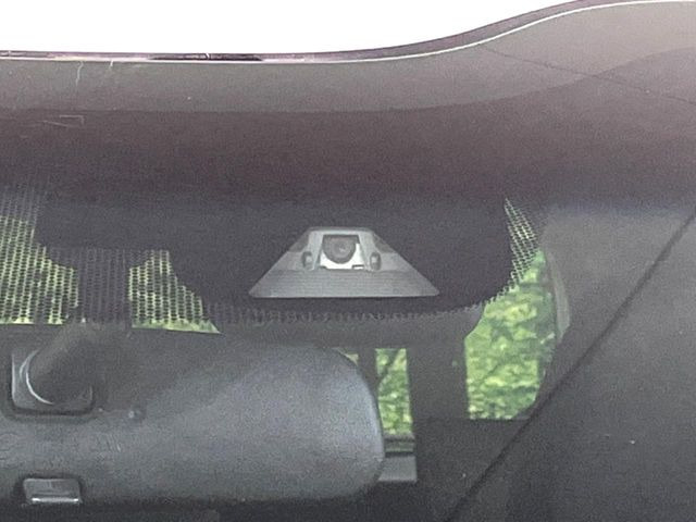 �y�z���_�Z���V���O�z���s���ɑO���̎ԗ�����F�����A�Փ˂������Ȏ��͌x��ƃu���[�L�ŏՓˉ���Ɣ�Q�y�����A�V�X�g�B�����S�Ƀh���C�u�����y���݂��������܂��B