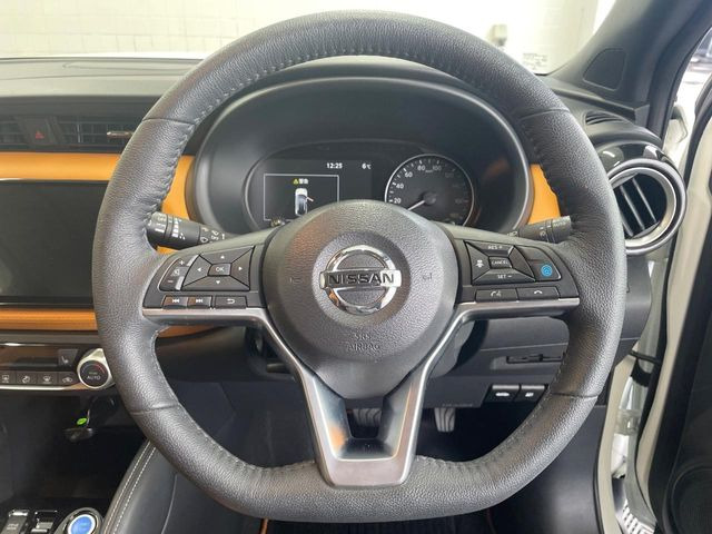 �y�����v�����X�e�A�����O�z�㎿�Ȋv���g�p���邱�ƂŁA��ɂ����������݂ƂĂ��^�]���₷���n���h���ł���