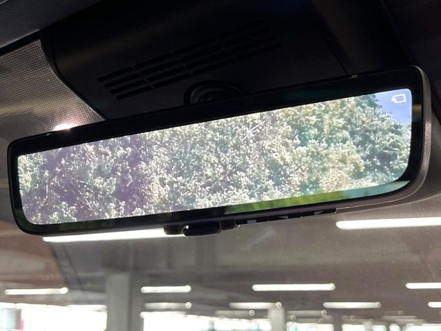 【デジタルインナーミラー】後席の大きな荷物や同乗者で後方が確認しづらい時でも安心!カメラが撮影した車両後方の映像をルームミラー内に表示。クリアな視界で状況の確認が可能です!