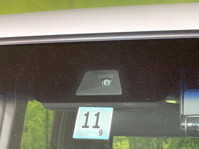 �y�z���_�Z���V���O�z���s���ɑO���̎ԗ�����F�����A�Փ˂������Ȏ��͌x��ƃu���[�L�ŏՓˉ���Ɣ�Q�y�����A�V�X�g�B�����S�Ƀh���C�u�����y���݂��������܂��B