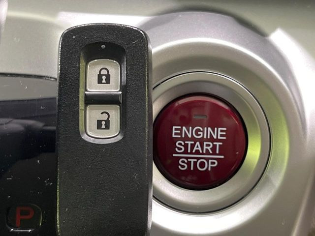 �yHonda�X�}�[�g�L�[�z�J�o����|�P�b�g�ɓ��ꂽ�܂܂ł��h�A�̎{���E�������\�ȃX�}�[�g�L�[�𑕔��B�G���W���̃I���E�I�t�����J�M�����o���K�v����������Ƃ��Ă��֗��ł���