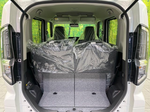 普段のお買い物や通勤、送迎等に十分な荷室スペースを確保しております。セカンドシートを倒すと、大きな荷物の積載も可能です♪