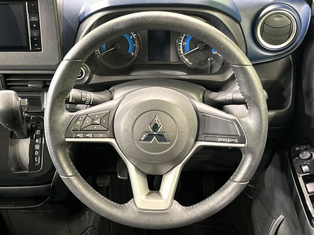 �y�����v�����X�e�A�����O�z�㎿�Ȋv���g�p���邱�ƂŁA��ɂ����������݂ƂĂ��^�]���₷���n���h���ł���