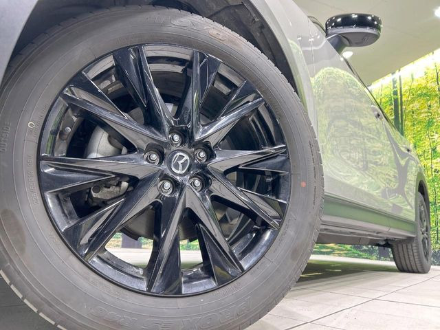 【純正19インチアルミホイール】外観にマッチした純正アルミホイールを装着しております。各種社外アルミホイールや、スタッドレスタイヤも取扱いしております。是非ご相談ください♪