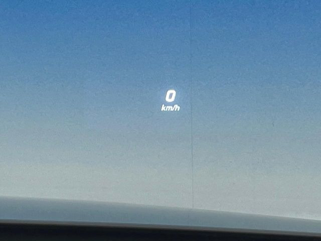 ���w�b�h�A�b�v�f�B�X�v���C:���݂̑��x�⑖�s�����f�W�^���\���ŉ^�]�ȑO���̃K���X�ɓ��e!�^�]���A���������炳���K�v�ȏ����m�F�ł���̂łƂ��Ă��֗��ň��S!