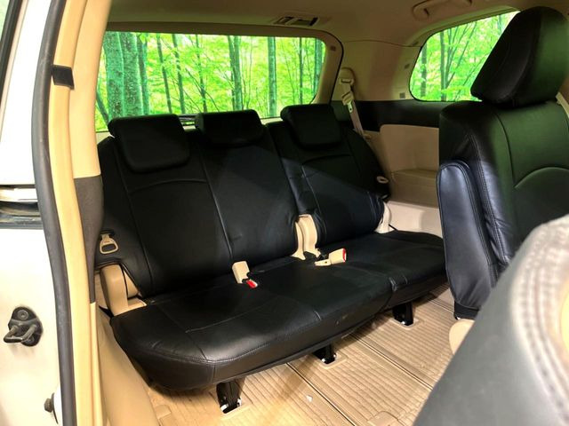 3列目シートはもちろん状態良好☆大人でもゆったりと座って頂けますので、大人数でのお出かけもラクラクです♪ご家族で、気の知れた仲間で、ドライブに行くのが楽しみですね♪