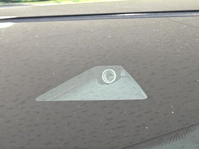 �y�X�}�[�g�u���[�L�T�|�[�g�z���s���ɑO���̎ԗ�����F�����A�Փ˂������Ȏ��͌x��ƃu���[�L�ŏՓˉ���Ɣ�Q�y�����A�V�X�g�B�����S�Ƀh���C�u�����y���݂��������܂��B