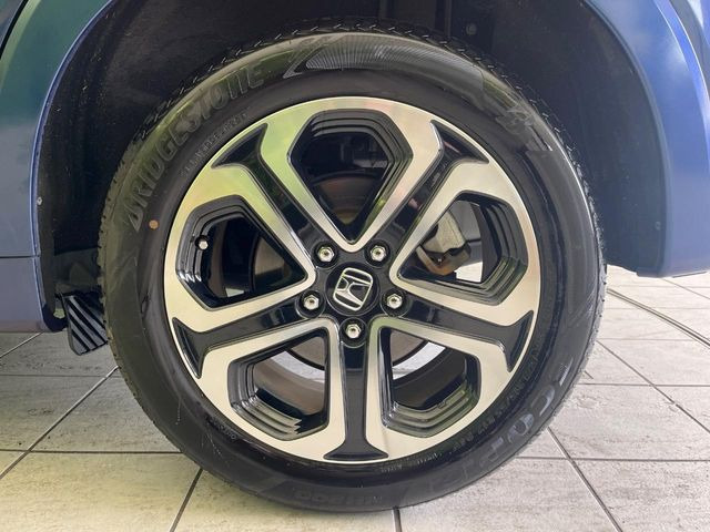 �y�����A���~�z�C�[���z�O�ςɃ}�b�`���������A���~�z�C�[���𑕒����Ă���܂��B�e��ЊO�A���~�z�C�[����A�X�^�b�h���X�^�C�����戵�����Ă���܂��B���񂲑��k����������