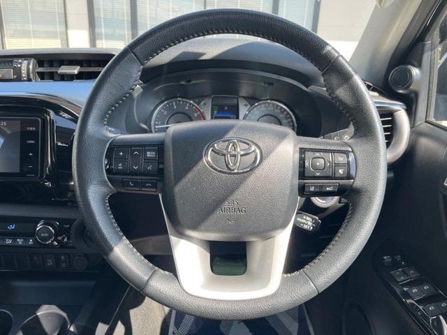 �y�����v�����X�e�A�����O�z�㎿�Ȋv���g�p���邱�ƂŁA��ɂ����������݂ƂĂ��^�]���₷���n���h���ł���