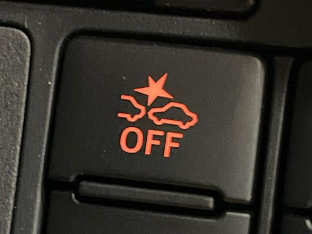 �y�X�}�[�g�A�V�X�g�z���s���ɑO���̎ԗ�����F�����A�Փ˂������Ȏ��͌x��ƃu���[�L�ŏՓˉ���Ɣ�Q�y�����A�V�X�g�B�����S�Ƀh���C�u�����y���݂��������܂��B