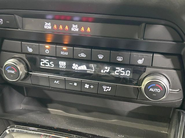 【前中列シートヒーター】寒い日に重宝するシートヒーターを後席にも装備!エアコンより早く温まってくれるので寒がりの人も安心ですね♪エアコンの温風は乾燥するから苦手、という方にもをおすすめです。