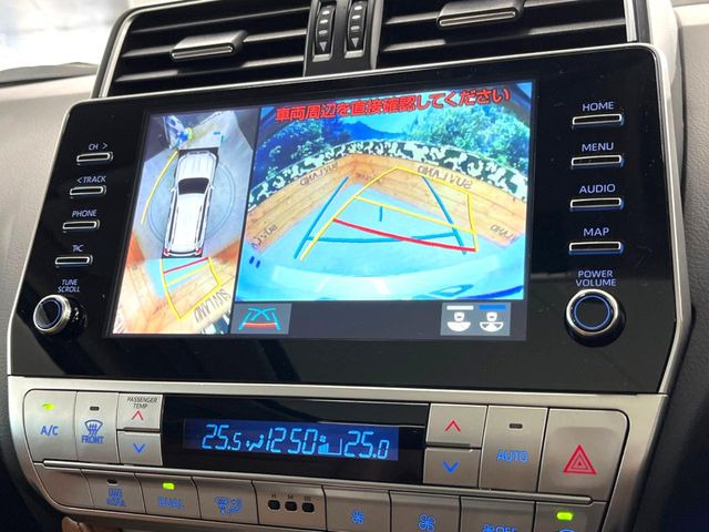 【パノラミックビューモニター】専用のカメラにより、上から見下ろしたような視点で360度クルマの周囲を確認することができます☆死角部分も確認しやすく、狭い場所での切り返しや駐車もスムーズに行えます。