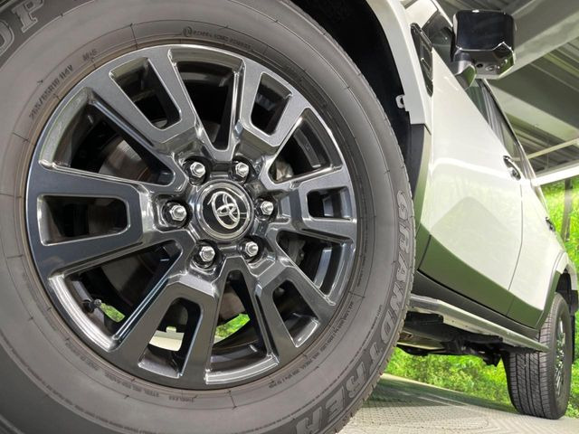 �y����18�C���`�A���~�z�C�[���z�O�ςɃ}�b�`���������A���~�z�C�[���𑕒����Ă���܂��B�e��ЊO�A���~�z�C�[����A�X�^�b�h���X�^�C�����戵�����Ă���܂��B���񂲑��k����������