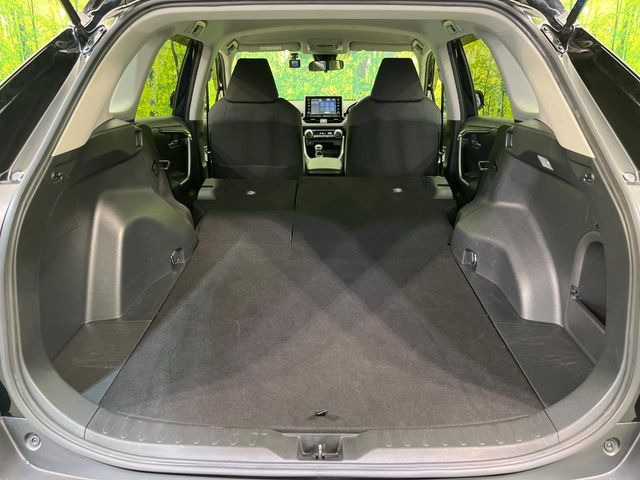 普段のお買い物や通勤、送迎等に十分な荷室スペースを確保しております。セカンドシートを倒すと、大きな荷物の積載も可能です♪