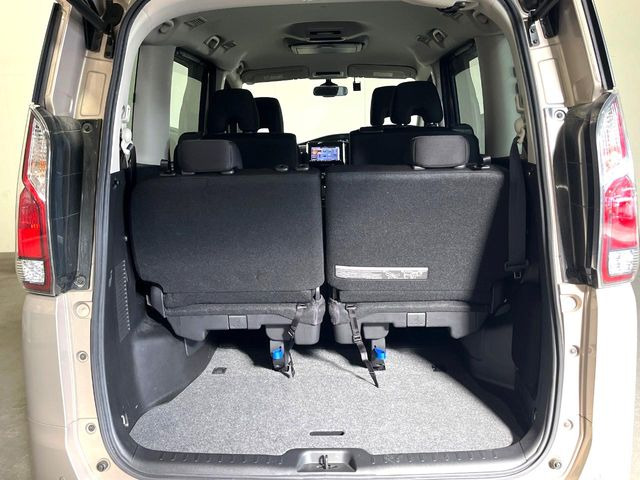 ���i�̂���������ʋ΁A���}���ɏ\���ȉ׎��X�y�[�X���m�ۂ��Ă���܂��B�Z�J���h�V�[�g��|���ƁA�傫�ȉו��̐ύڂ��\�ł���