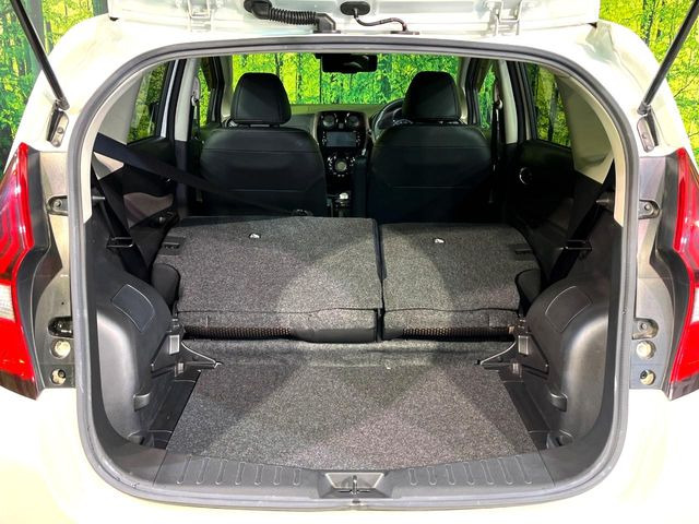 ���i�̂���������ʋ΁A���}���ɏ\���ȉ׎��X�y�[�X���m�ۂ��Ă���܂��B�Z�J���h�V�[�g��|���ƁA�傫�ȉו��̐ύڂ��\�ł���