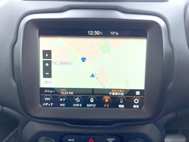 ��JEEP�����i�r:��̊��̂���i�r�́A����������ԓ������o���Ă���܂��B�I�[�f�B�I�@�\���[�����Ă���܂��̂ŁA�^�]�����y���߂܂���