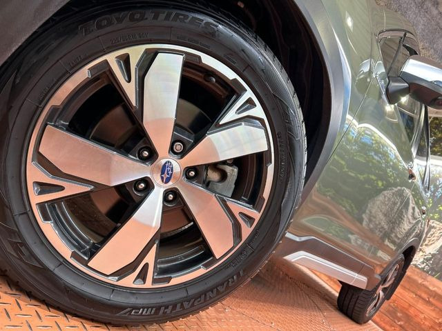 �y���������C���`�A���~�z�C�[���z�O�ςɃ}�b�`���������A���~�z�C�[���𑕒����Ă���܂��B�e��ЊO�A���~�z�C�[����A�X�^�b�h���X�^�C�����戵�����Ă���܂��B���񂲑��k����������