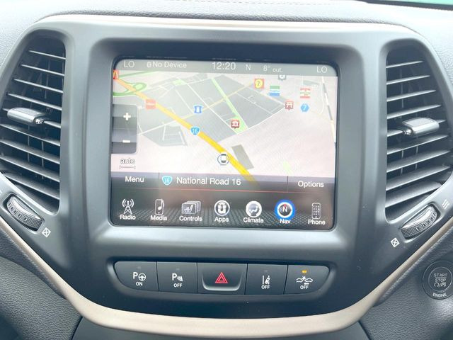 ��JEEP�����i�r:��̊��̂���i�r�́A����������ԓ������o���Ă���܂��BBluetooth�Đ��ȂǃI�[�f�B�I�@�\���[�����Ă���܂��̂ŁA�^�]�����y���߂܂���