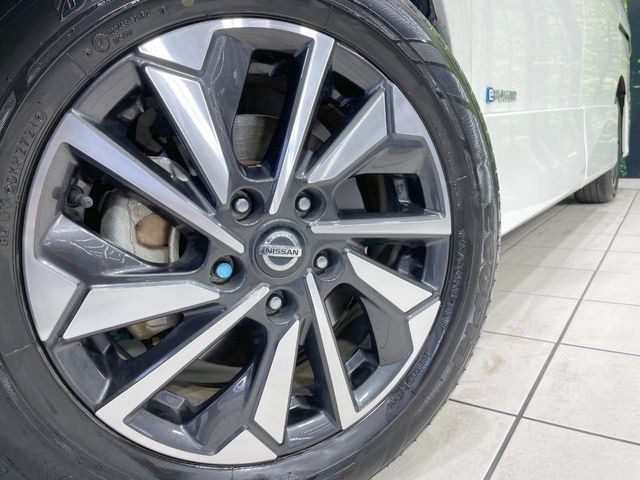 �y����16�C���`�A���~�z�C�[���z�O�ςɃ}�b�`���������A���~�z�C�[���𑕒����Ă���܂��B�e��ЊO�A���~�z�C�[����A�X�^�b�h���X�^�C�����戵�����Ă���܂��B���񂲑��k����������