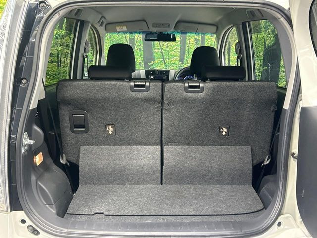 ���i�̂���������ʋ΁A���}���ɏ\���ȉ׎��X�y�[�X���m�ۂ��Ă���܂��B�Z�J���h�V�[�g��|���ƁA�傫�ȉו��̐ύڂ��\�ł���