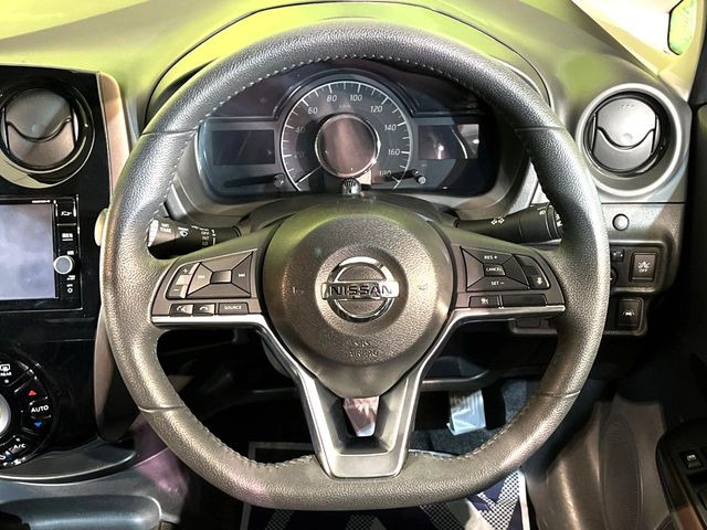 �y�����v�����X�e�A�����O�z�㎿�Ȋv���g�p���邱�ƂŁA��ɂ����������݂ƂĂ��^�]���₷���n���h���ł���