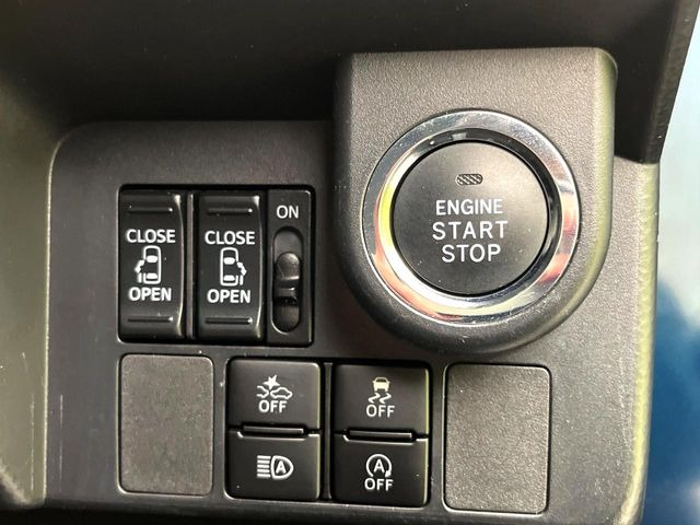 【両側パワースライドドア】スマートキーや運転席のスイッチで後席両側スライドドアの開閉が可能♪電動だから力を入れてドアを開ける必要が無く、小さなお子様でも簡単に開け閉めでき快適です♪