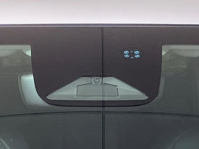 �y�z���_�Z���V���O�z���s���ɑO���̎ԗ�����F�����A�Փ˂������Ȏ��͌x��ƃu���[�L�ŏՓˉ���Ɣ�Q�y�����A�V�X�g�B�����S�Ƀh���C�u�����y���݂��������܂��B