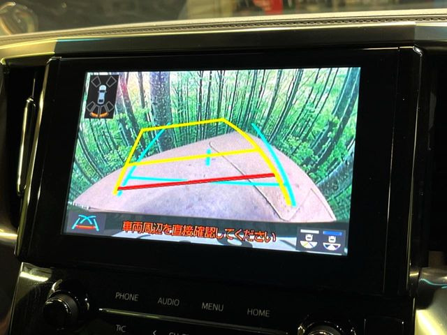 【バックカメラ】駐車時に後方がリアルタイム映像で確認できます。大型商業施設や立体駐車場での駐車時や、夜間のバック時に大活躍!運転スキルに関わらず、今や必須となった装備のひとつです!