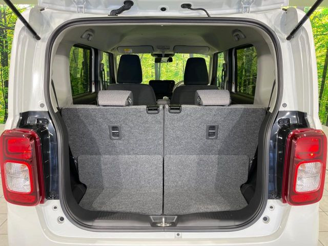 普段のお買い物や通勤、送迎等に十分な荷室スペースを確保しております。セカンドシートを倒すと、大きな荷物の積載も可能です♪