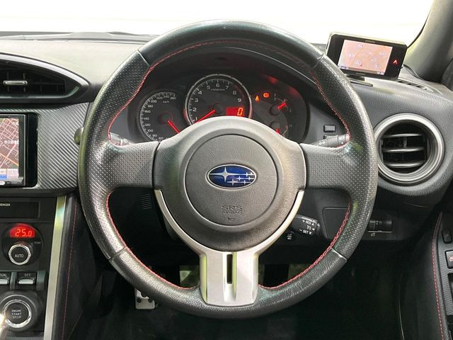 �y�����v�����X�e�A�����O�z�㎿�Ȋv���g�p���邱�ƂŁA��ɂ����������݂ƂĂ��^�]���₷���n���h���ł���