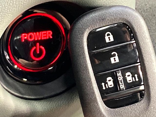 �yHonda�X�}�[�g�L�[�z�J�o����|�P�b�g�ɓ��ꂽ�܂܂ł��h�A�̎{���E�������\�ȃX�}�[�g�L�[�𑕔��B�G���W���̃I���E�I�t�����J�M�����o���K�v����������Ƃ��Ă��֗��ł���