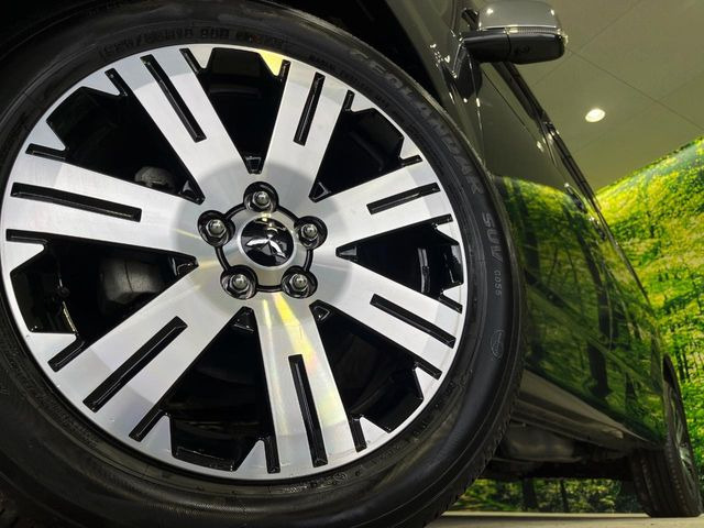 【純正18インチアルミホイール】外観にマッチした純正アルミホイールを装着しております。各種社外アルミホイールや、スタッドレスタイヤも取扱いしております。是非ご相談ください♪