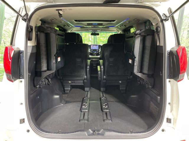 ���i�̂���������ʋ΁A���}���ɏ\���ȉ׎��X�y�[�X���m�ۂ��Ă���܂��B�Z�J���h�V�[�g��|���ƁA�傫�ȉו��̐ύڂ��\�ł���