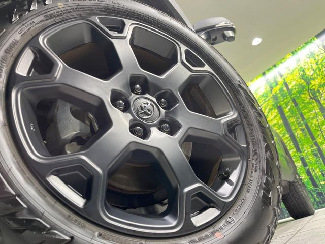 �y����18�C���`�A���~�z�C�[���z�O�ςɃ}�b�`���������A���~�z�C�[���𑕒����Ă���܂��B�e��ЊO�A���~�z�C�[����A�X�^�b�h���X�^�C�����戵�����Ă���܂��B���񂲑��k����������