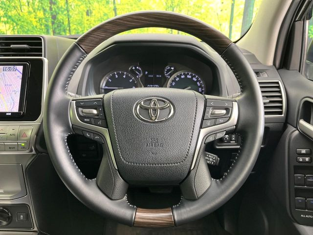 ステアリングも使用感が少なく、きれいな状態となっております♪