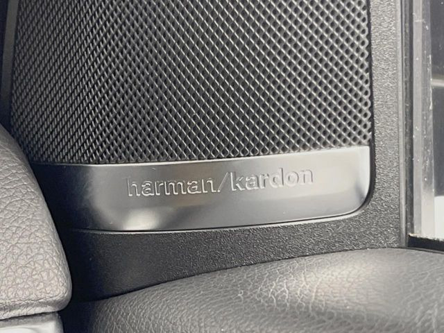 ��harman/kardon�T�E���h�V�X�e��:�I�[�f�B�I��僁�[�J�[����|����v���~�A���X�s�[�J�[�𑕔��B�����̃X�s�[�J�[����A���̗������܂ŕ����鍂�i���ȉ��y�����y���݂��������܂��B