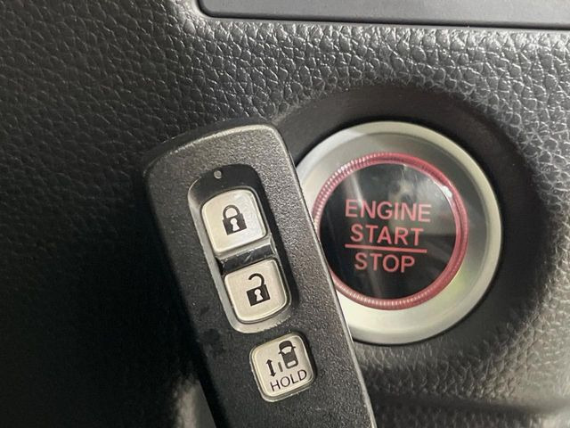 �yHonda�X�}�[�g�L�[�z�J�o����|�P�b�g�ɓ��ꂽ�܂܂ł��h�A�̎{���E�������\�ȃX�}�[�g�L�[�𑕔��B�G���W���̃I���E�I�t�����J�M�����o���K�v����������Ƃ��Ă��֗��ł���