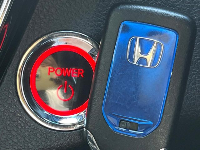�yHonda�X�}�[�g�L�[�z�J�o����|�P�b�g�ɓ��ꂽ�܂܂ł��h�A�̎{���E�������\�ȃX�}�[�g�L�[�𑕔��B�G���W���̃I���E�I�t�����J�M�����o���K�v����������Ƃ��Ă��֗��ł���