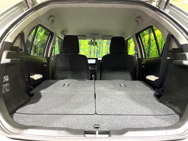 ���i�̂���������ʋ΁A���}���ɏ\���ȉ׎��X�y�[�X���m�ۂ��Ă���܂��B�Z�J���h�V�[�g��|���ƁA�傫�ȉו��̐ύڂ��\�ł���