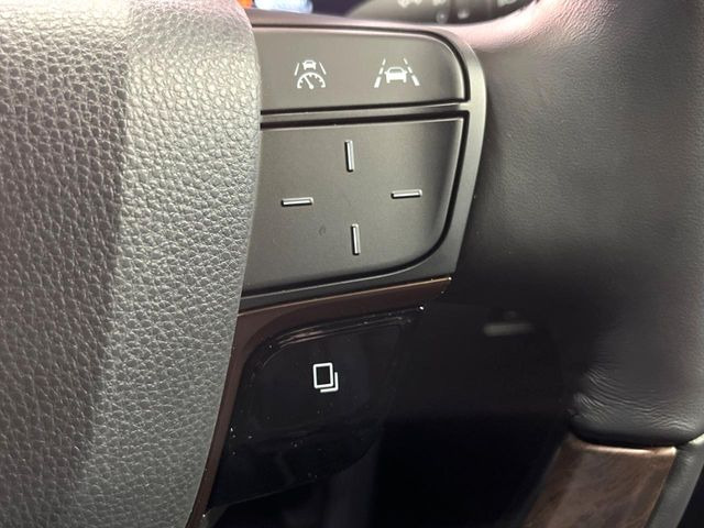 【レーダークルーズコントロール】高速道路での長距離走行が楽に!!自動で速度を保つクルーズコントロールが、衝突軽減システムと連携し、前方の車両を感知して車間を保つように速度調節してくれます!!