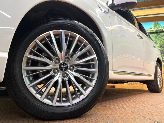 �y����18�C���`�A���~�z�C�[���z�O�ςɃ}�b�`���������A���~�z�C�[���𑕒����Ă���܂��B�e��ЊO�A���~�z�C�[����A�X�^�b�h���X�^�C�����戵�����Ă���܂��B���񂲑��k����������