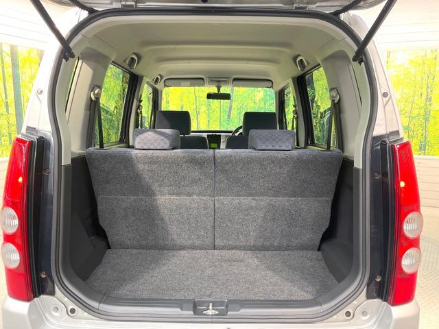 ���i�̂���������ʋ΁A���}���ɏ\���ȉ׎��X�y�[�X���m�ۂ��Ă���܂��B�Z�J���h�V�[�g��|���ƁA�傫�ȉו��̐ύڂ��\�ł���