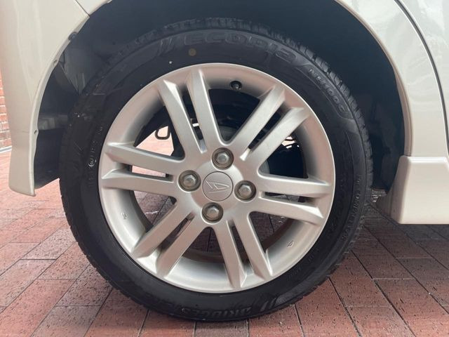 �y����15�C���`�A���~�z�C�[���z�O�ςɃ}�b�`���������A���~�z�C�[���𑕒����Ă���܂��B�e��ЊO�A���~�z�C�[����A�X�^�b�h���X�^�C�����戵�����Ă���܂��B���񂲑��k����������