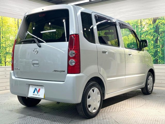 ��D�]�𒸂��Ă���܂��{�f�B�̒e�X�v���b�V���R�[�g���D�]��t���B�ʏ�̃K���X�R�[�g�ƈقȂ�A�ϋv�N��6�N�̖��@���K���X�R�[�e�B���O���A�{�f�B���L���C�ȏ�Ԃɕۂ��Ă���܂��B