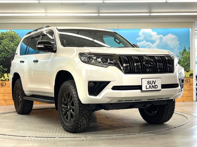 高透明度のガラス皮膜で撥水はもちろん、上質なツヤ・光沢を実現。紫外線や酸性雨から大切な愛車を保護し、色あせ・劣化を防止。「弾スプラッシュコート」、「弾プリミッサコート」からお選びいただけます。