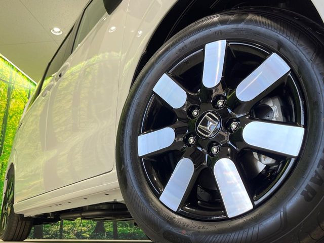 �y����15�C���`�A���~�z�C�[���z�O�ςɃ}�b�`���������A���~�z�C�[���𑕒����Ă���܂��B�e��ЊO�A���~�z�C�[����A�X�^�b�h���X�^�C�����戵�����Ă���܂��B���񂲑��k����������