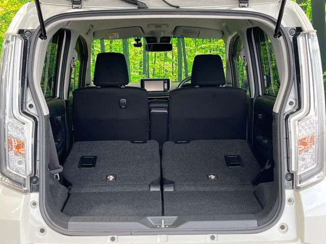 ���i�̂���������ʋ΁A���}���ɏ\���ȉ׎��X�y�[�X���m�ۂ��Ă���܂��B�Z�J���h�V�[�g��|���ƁA�傫�ȉו��̐ύڂ��\�ł���