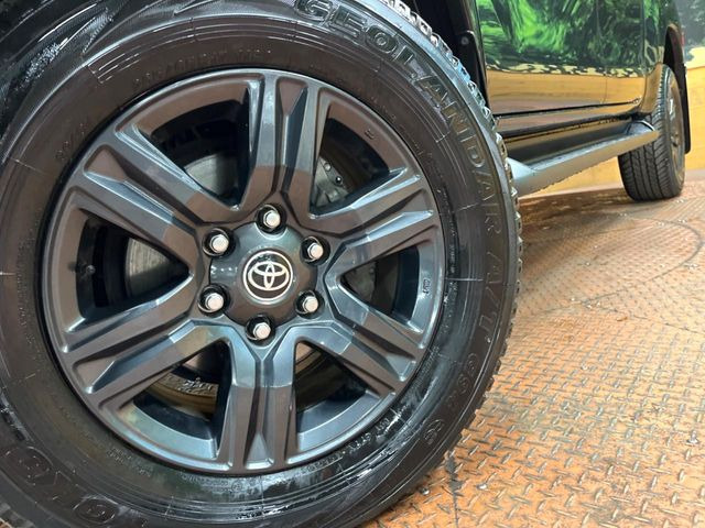 【純正17インチアルミホイール】外観にマッチした純正アルミホイールを装着しております。各種社外アルミホイールや、スタッドレスタイヤも取扱いしております。是非ご相談ください♪