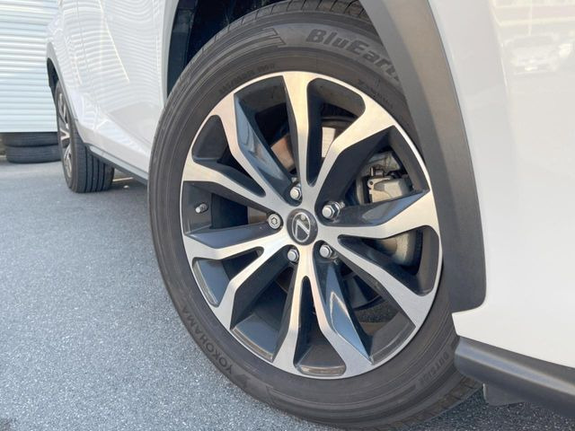 �y����18�C���`�A���~�z�C�[���z�O�ςɃ}�b�`���������A���~�z�C�[���𑕒����Ă���܂��B�e��ЊO�A���~�z�C�[����A�X�^�b�h���X�^�C�����戵�����Ă���܂��B���񂲑��k����������